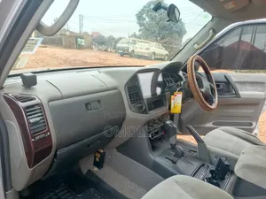 Mitsubishi Pajero 2000 Silver