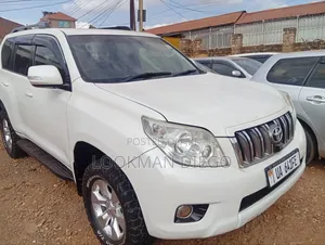 Toyota Land Cruiser Prado 2010 White