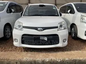 Toyota Sienta 2013 White