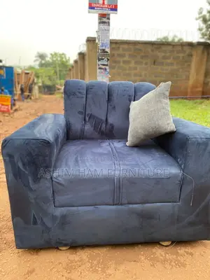 Kyi Single Sofa