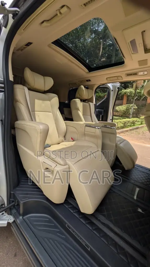 Toyota Alphard 2017 Silver