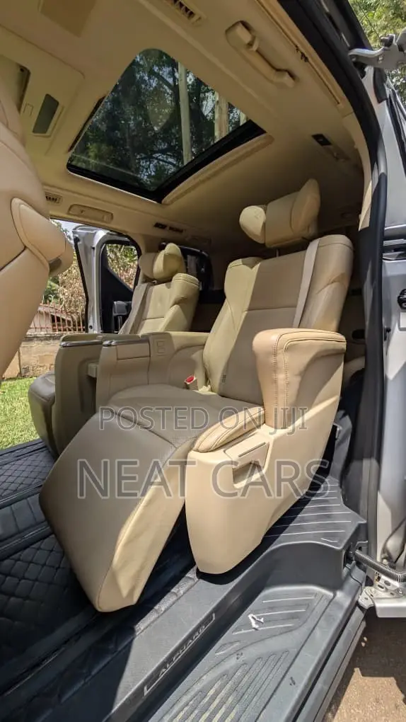 Toyota Alphard 2017 Silver