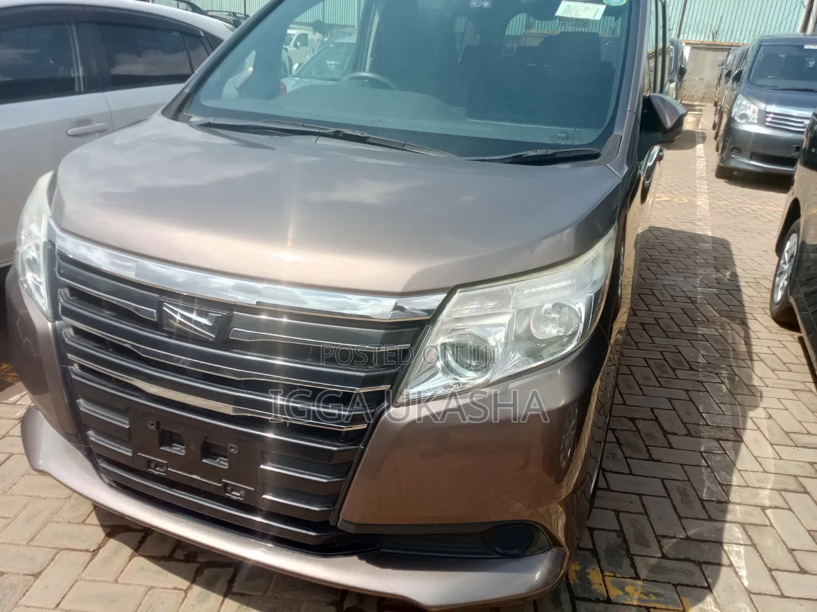 Toyota Noah 2014 Brown