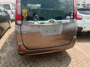Toyota Noah 2014 Brown