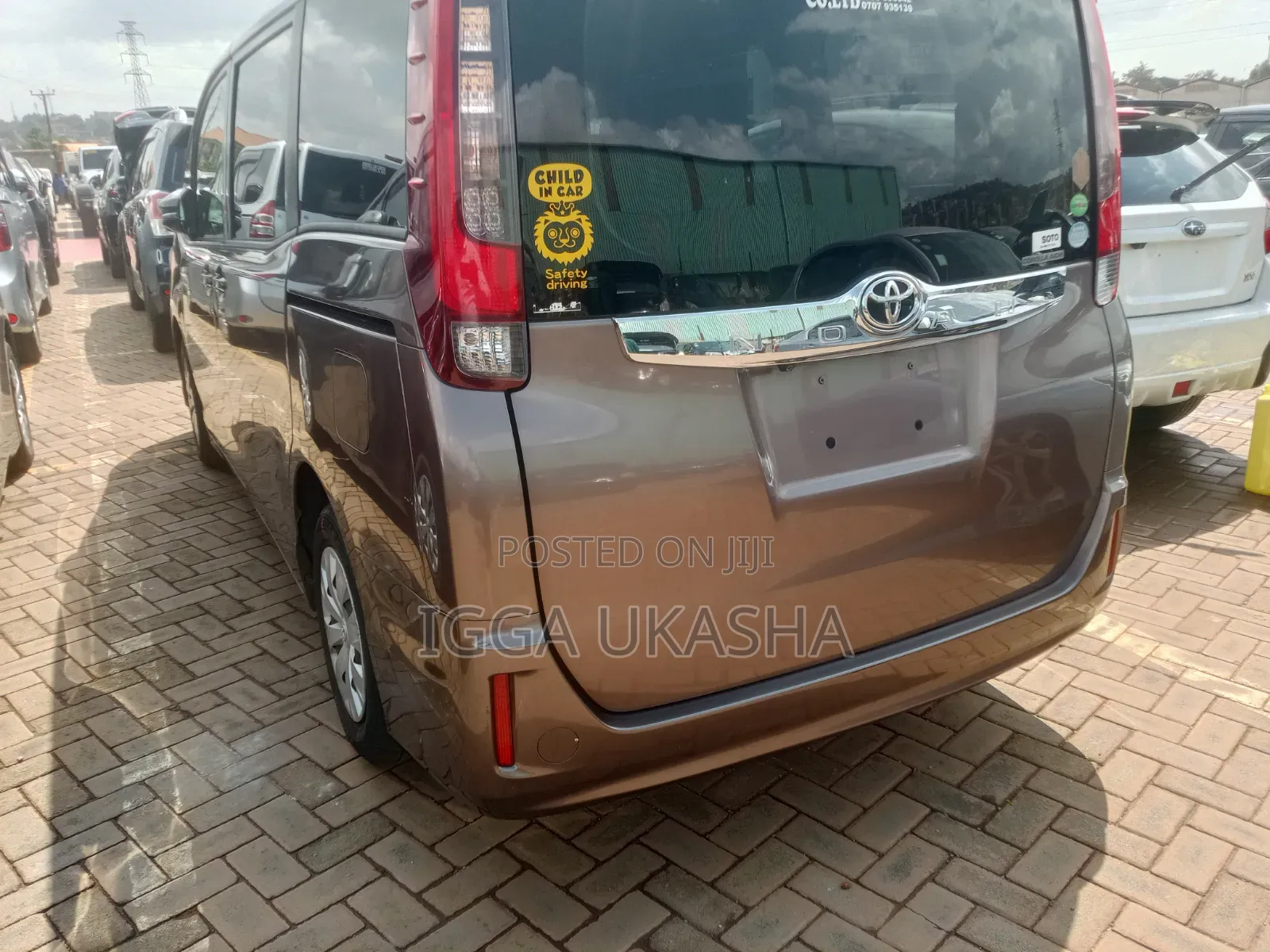 Toyota Noah 2014 Brown