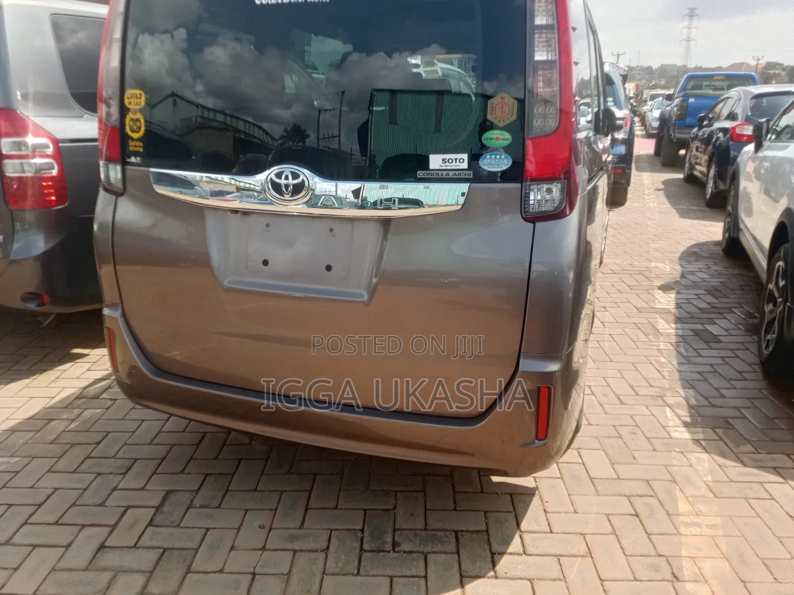 Toyota Noah 2014 Brown