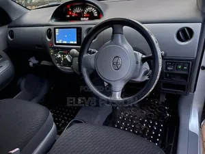 Toyota Sienta 2010 Silver