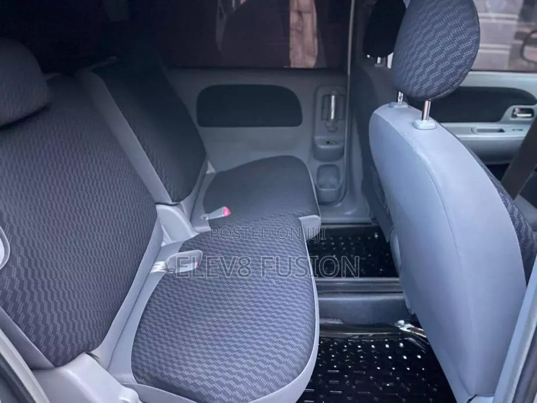 Toyota Sienta 2010 Silver