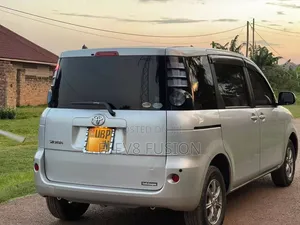 Toyota Sienta 2010 Silver