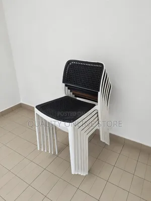 Black/White Plastic Chairs Plastic Chairs