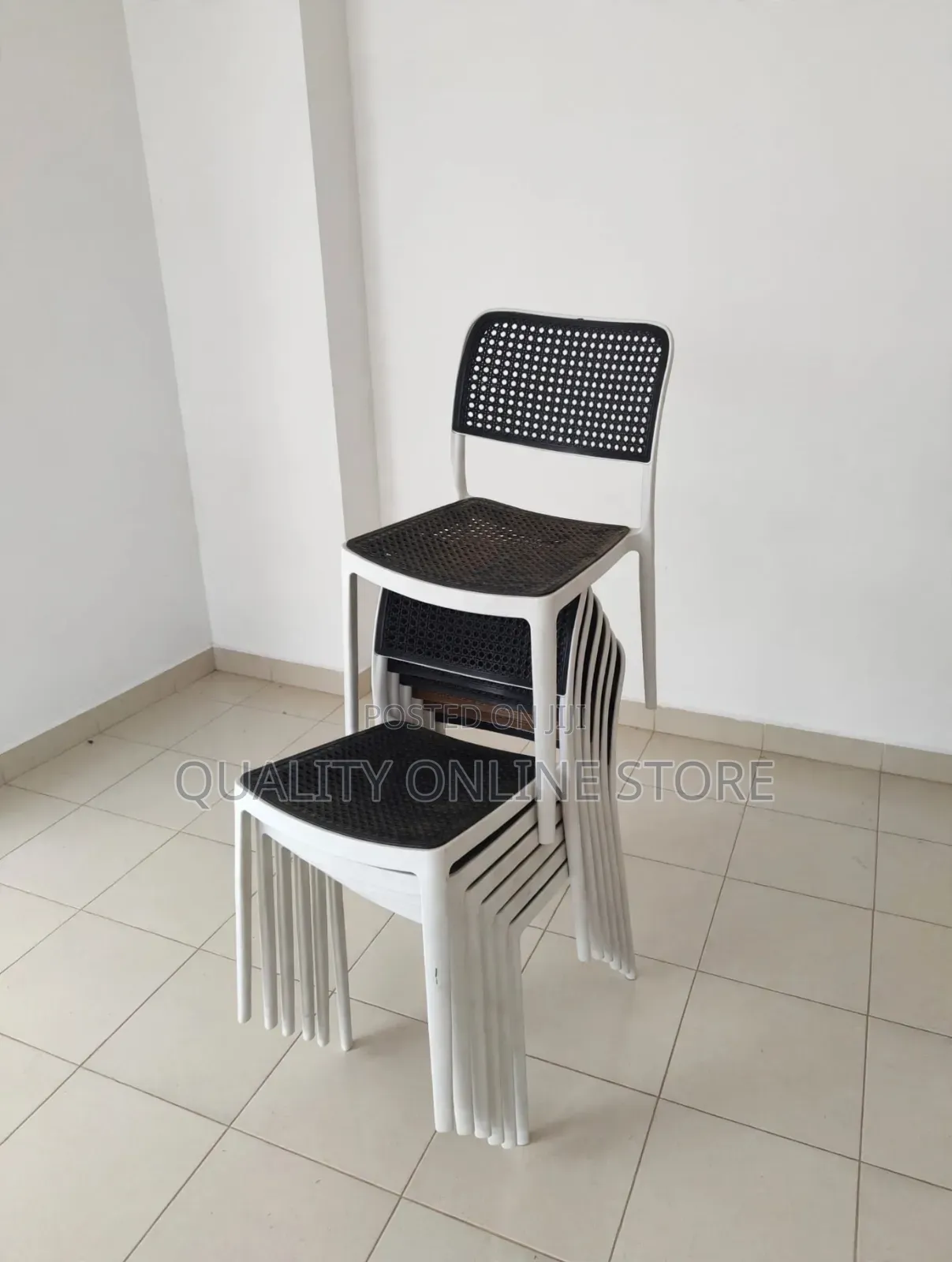 Black/White Plastic Chairs Plastic Chairs
