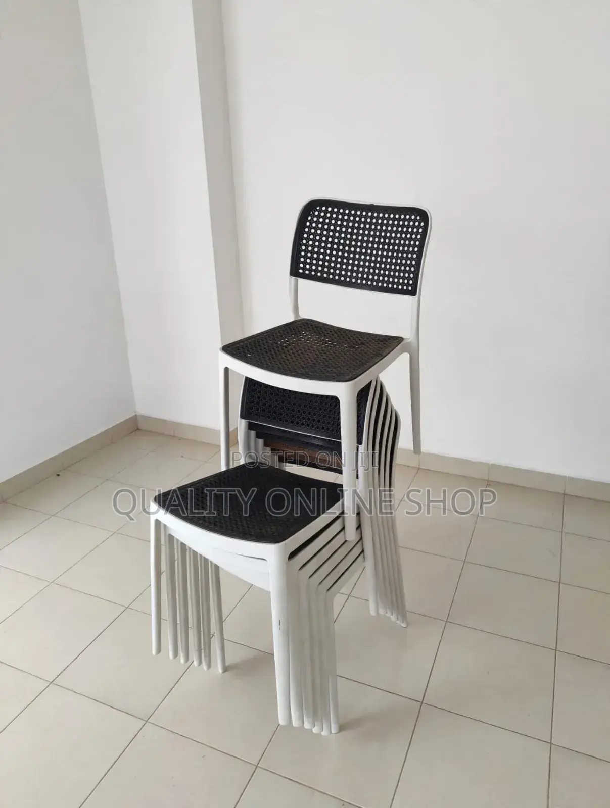 Black/White Plastic Chairs Plastic Chairs
