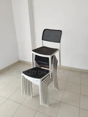 Black/White Plastic Chairs Plastic Chairs