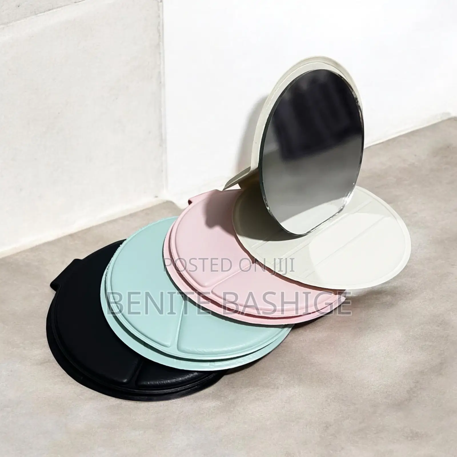 Mini Material of Make Up
