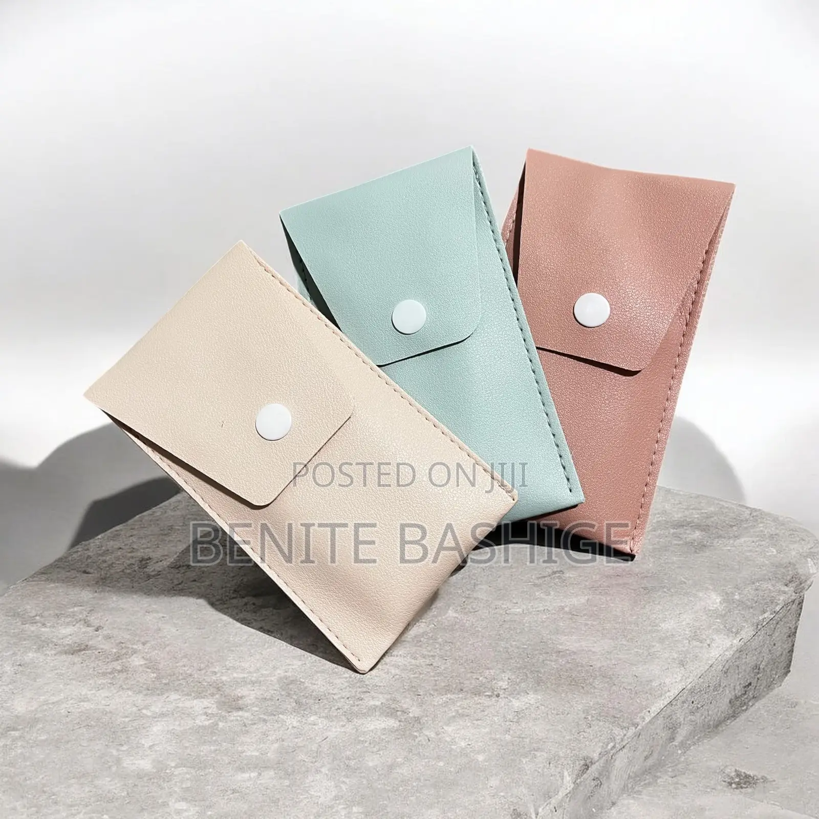 Mini Material of Make Up
