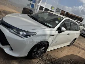 Toyota Corolla Fielder 1.5 Hybrid FWD 2018 White