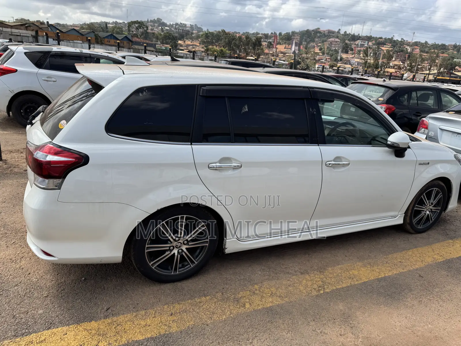 Toyota Corolla Fielder 1.5 Hybrid FWD 2018 White