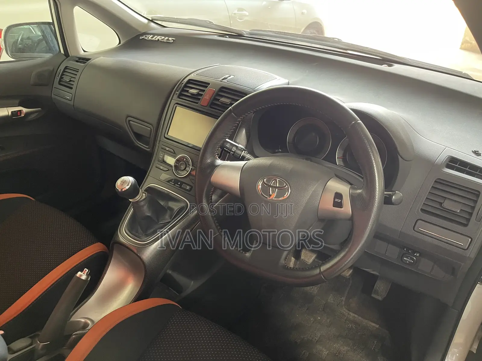 Toyota Auris 2012 White
