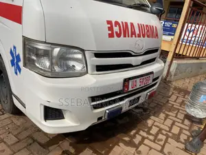 Toyota HiAce 2012 White