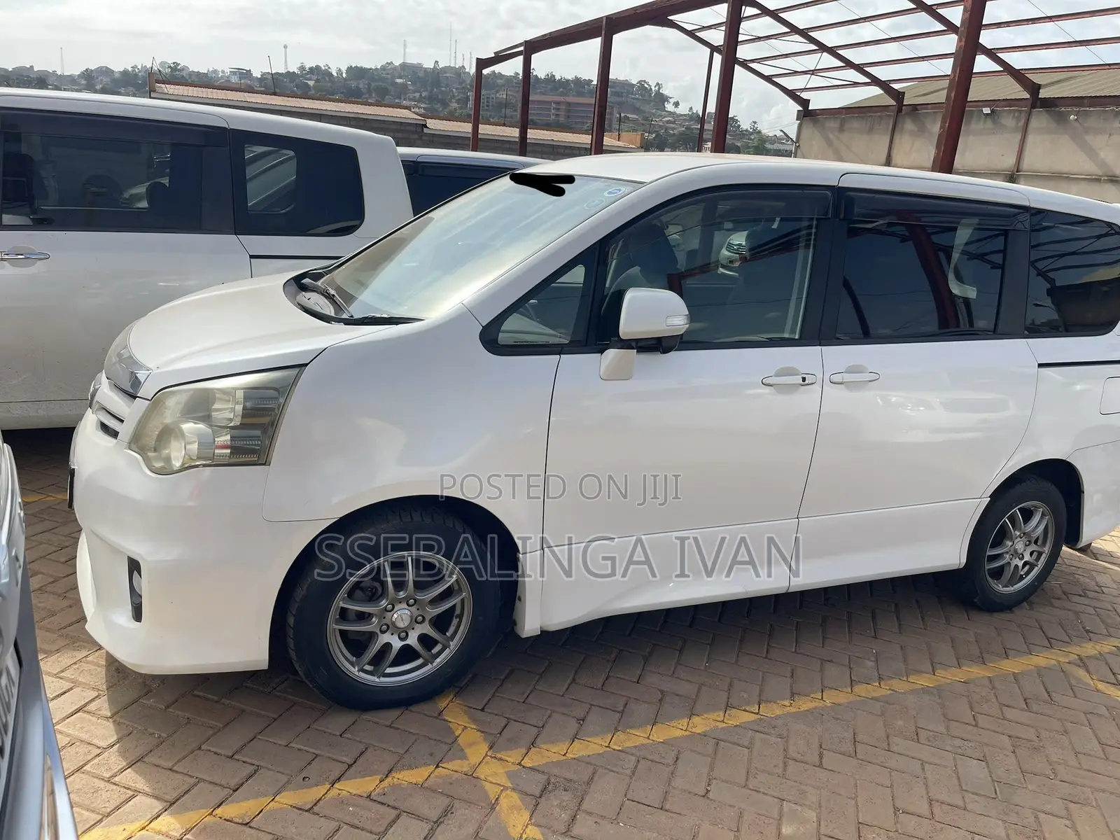 Toyota Noah 2012 White