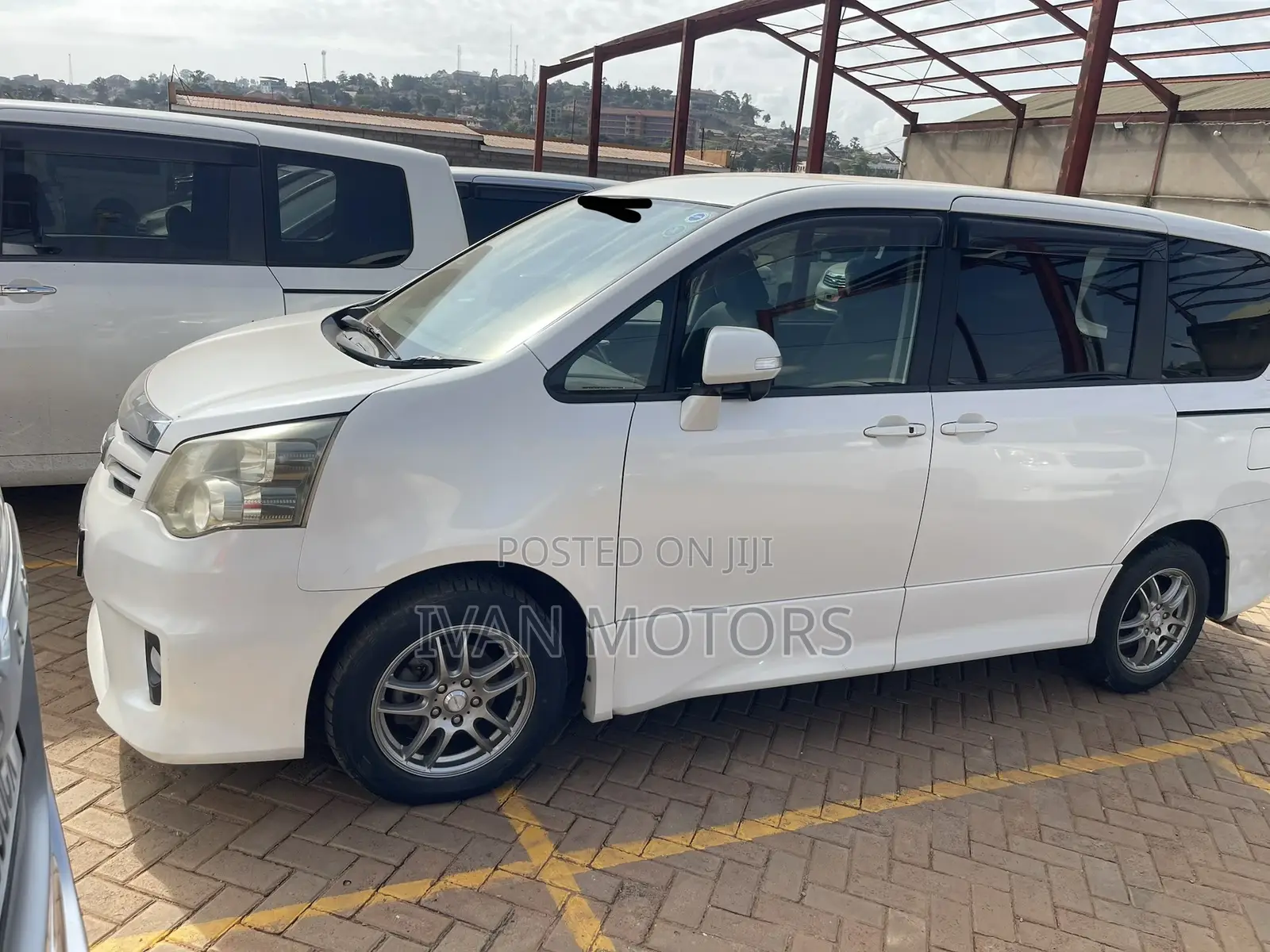 Toyota Noah 2012 White