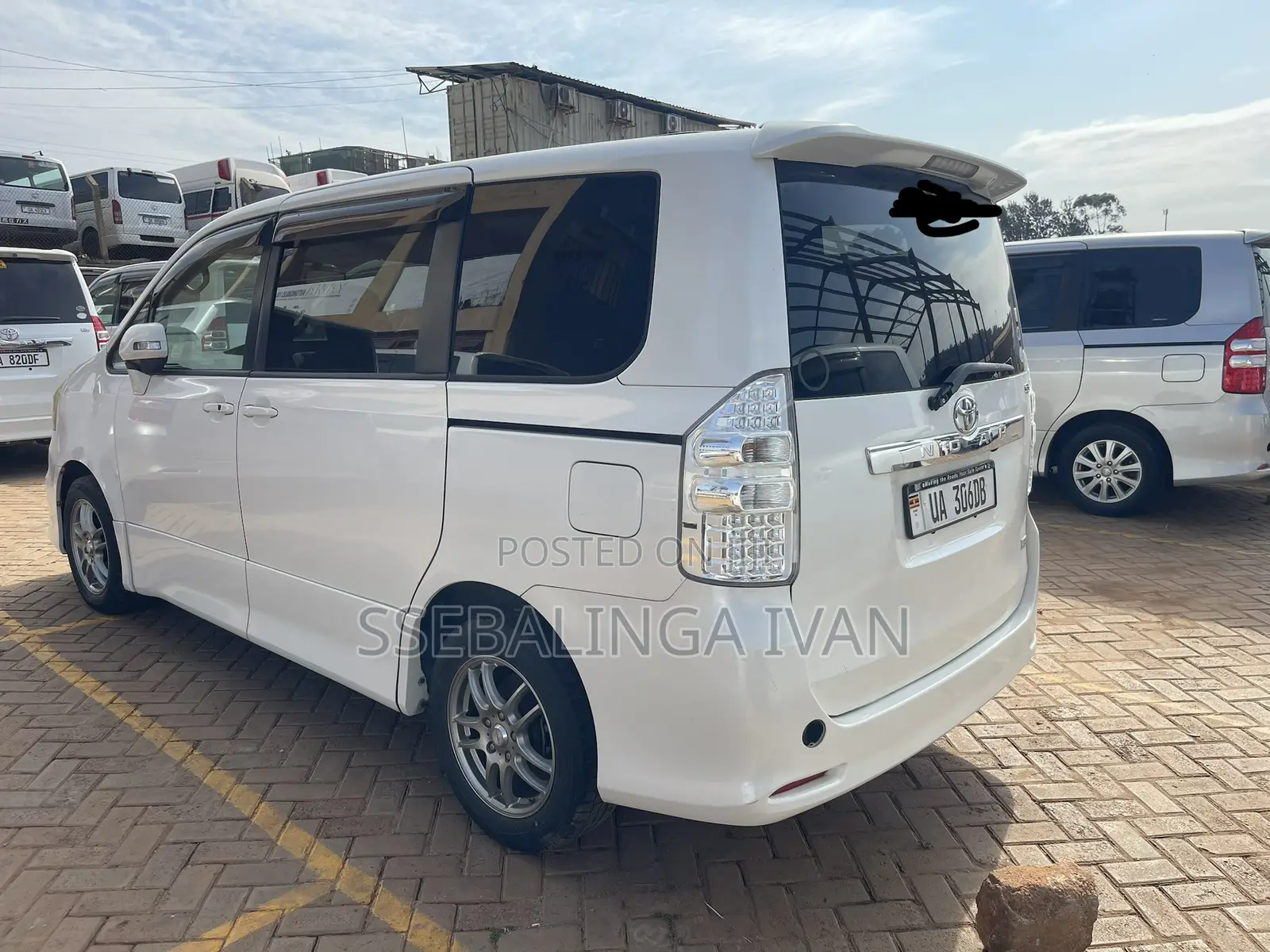 Toyota Noah 2012 White