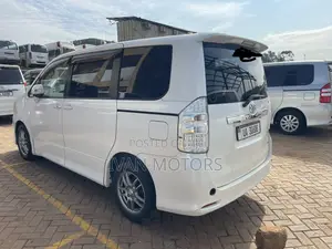 Toyota Noah 2012 White