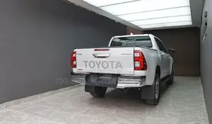 Toyota Hilux 2026 White