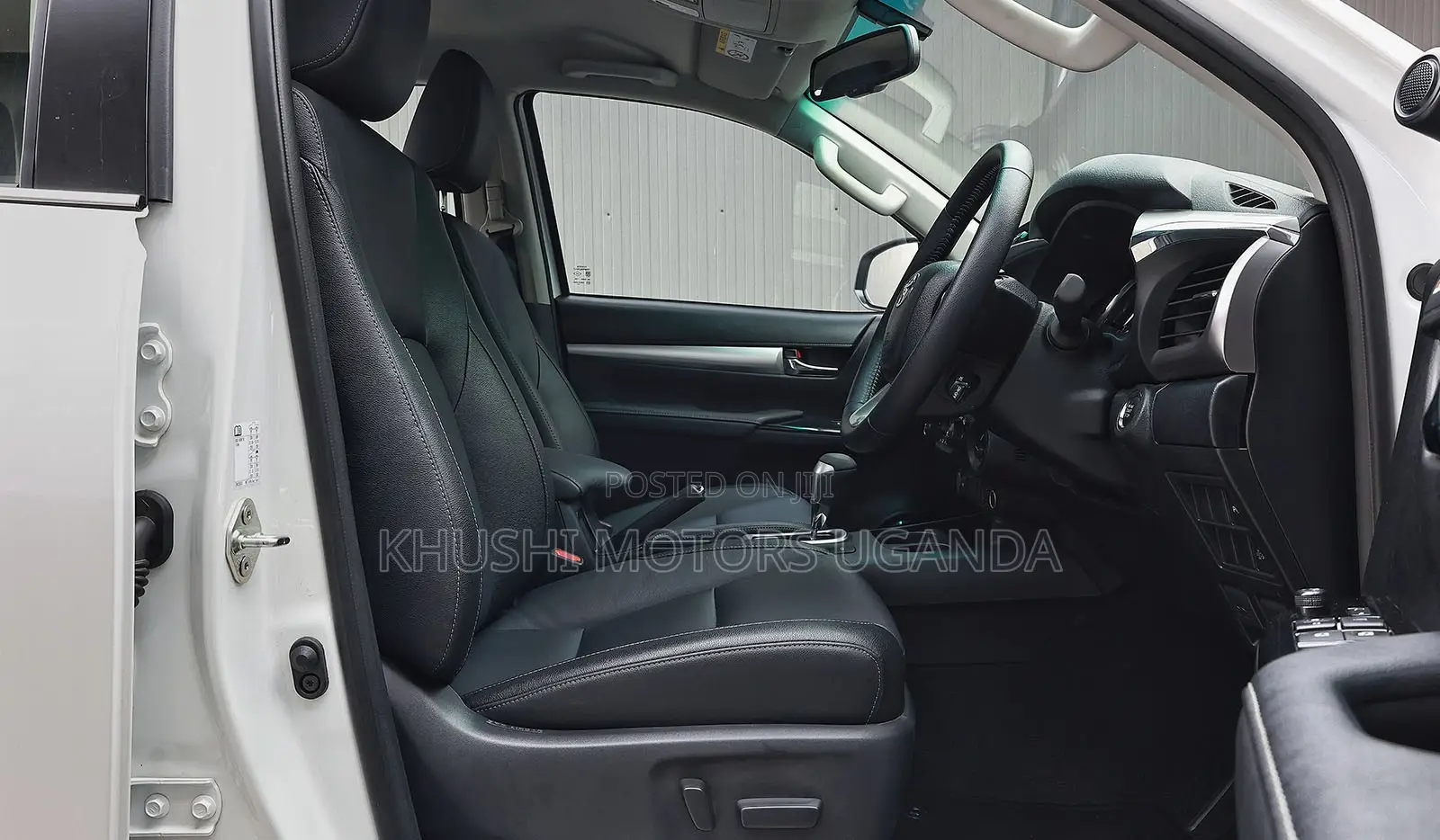 Toyota Hilux 2026 White