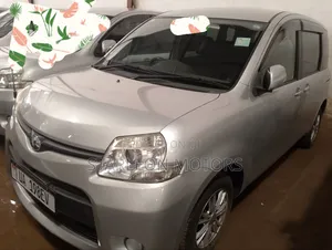 Toyota Sienta 2012 Silver