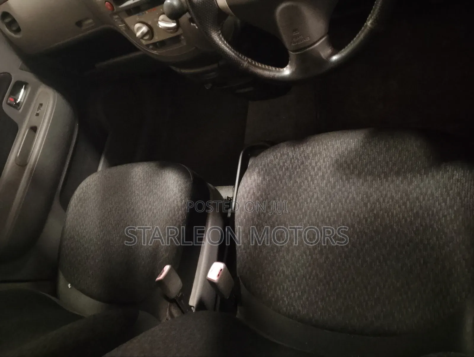 Toyota Sienta 2012 Silver