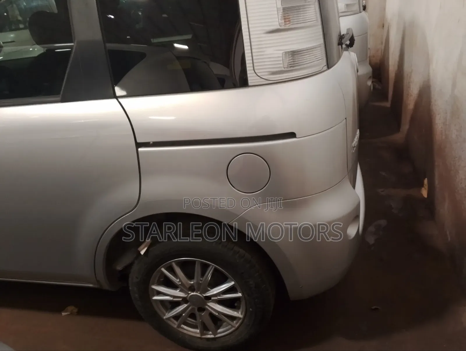 Toyota Sienta 2012 Silver