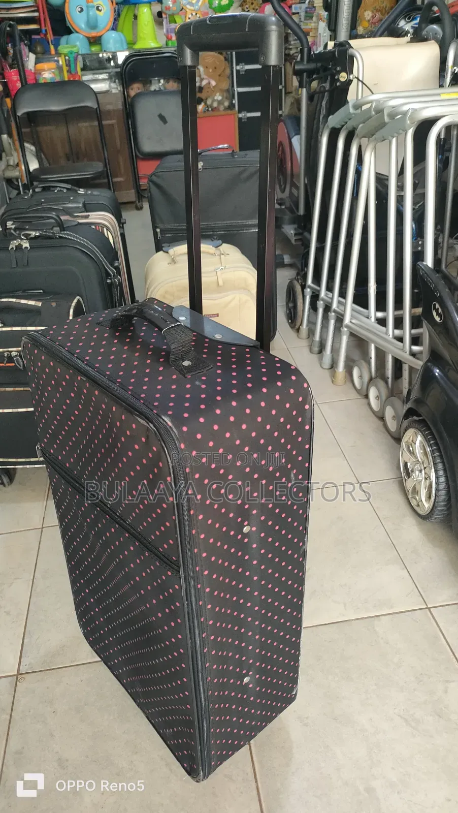 Japanese Yuubi Foldable Polka Dot Carry Case.