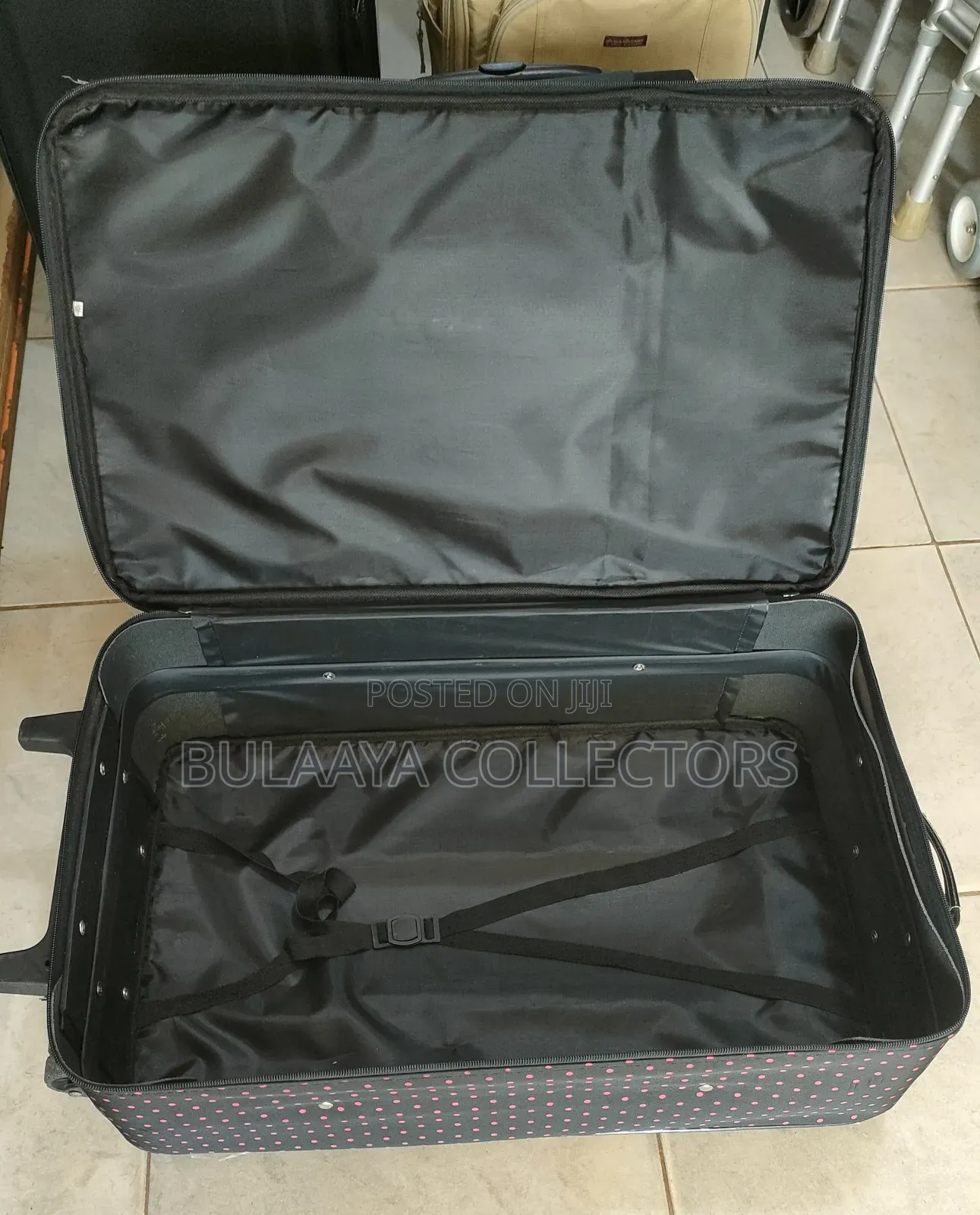 Japanese Yuubi Foldable Polka Dot Carry Case.