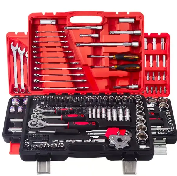 121pc Socket Wrench Tool Kit