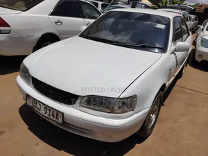 Toyota Corolla 2000 White