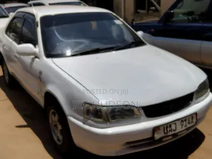 Toyota Corolla 2000 White