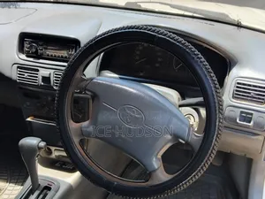 Toyota Corolla 2000 White
