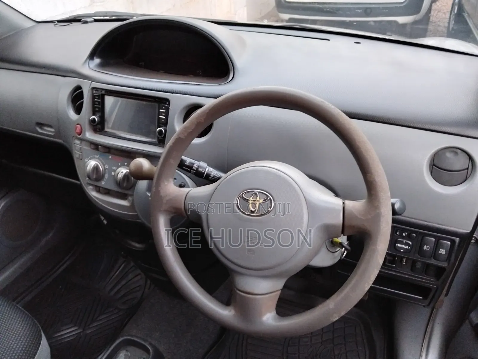 Toyota Sienta 2007 Silver