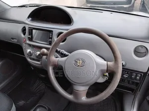 Toyota Sienta 2007 Silver