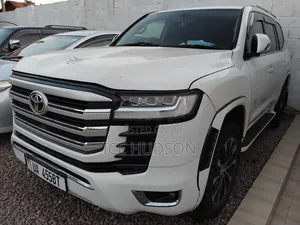 Toyota Land Cruiser 2017 White