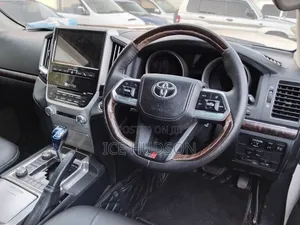 Toyota Land Cruiser 2017 White