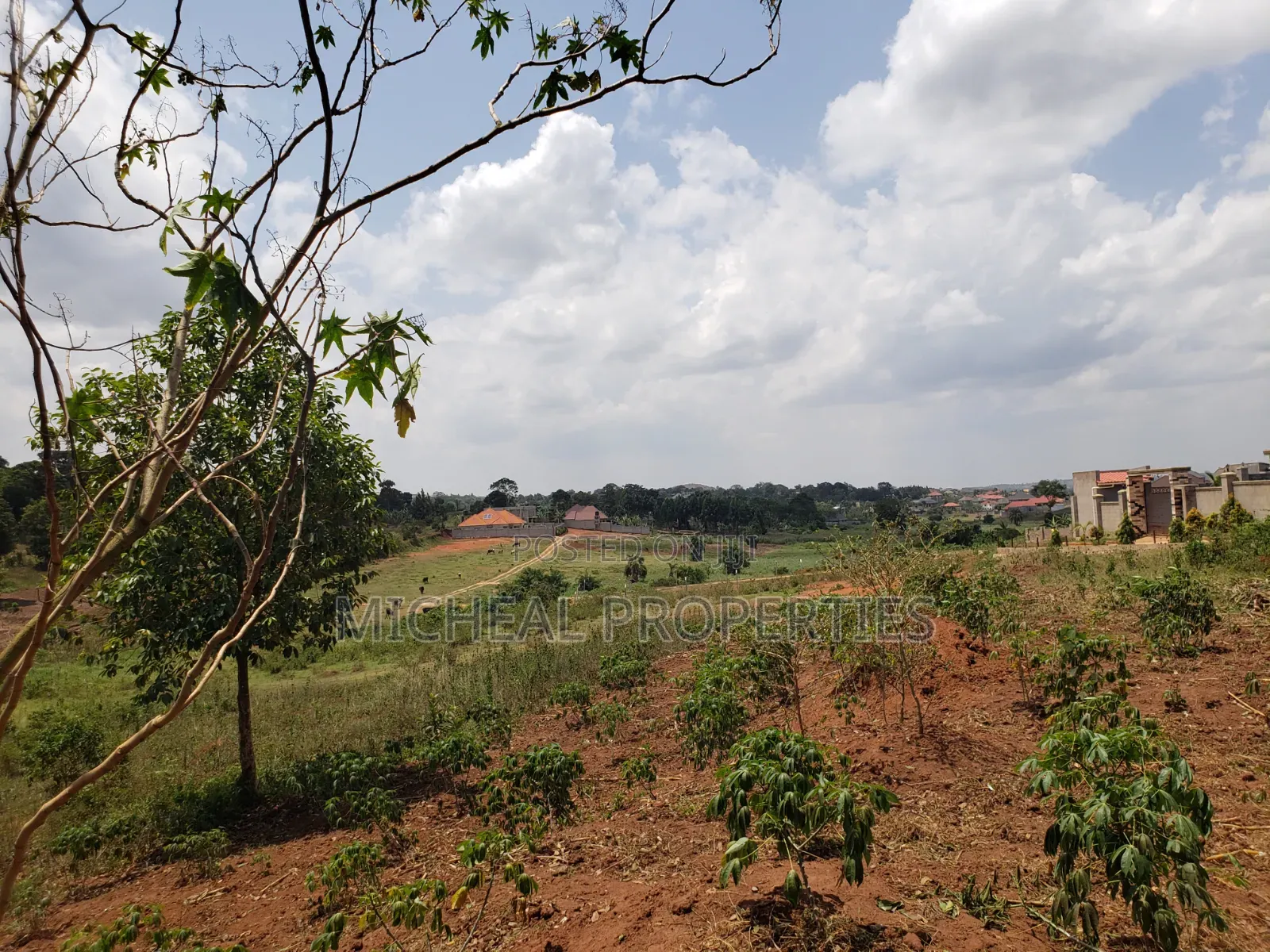 2acres for Sell Gayaza Nakwero 800m