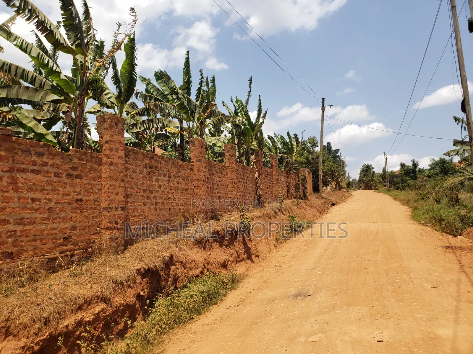 1acer for Sell Gayaza Nakwero at 600m