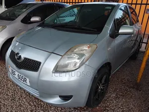 Toyota Vitz 2010 Silver
