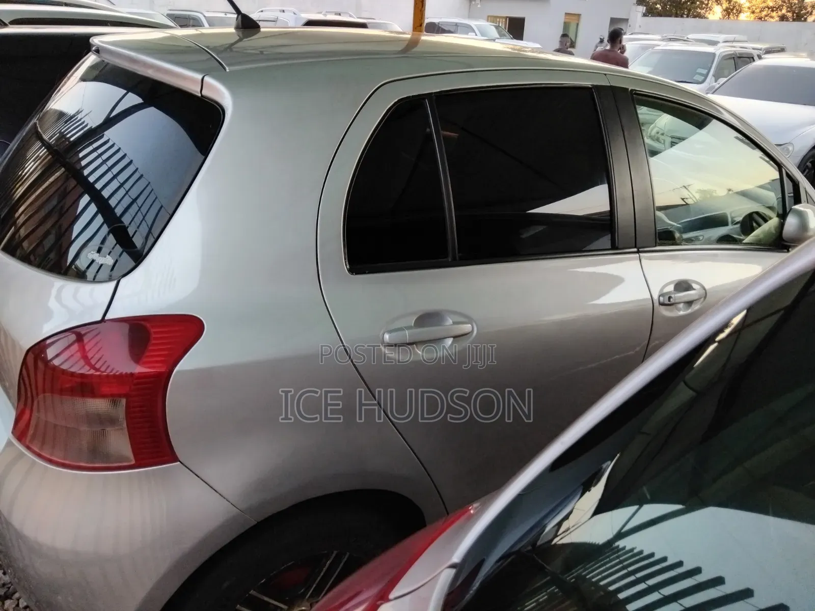 Toyota Vitz 2010 Silver