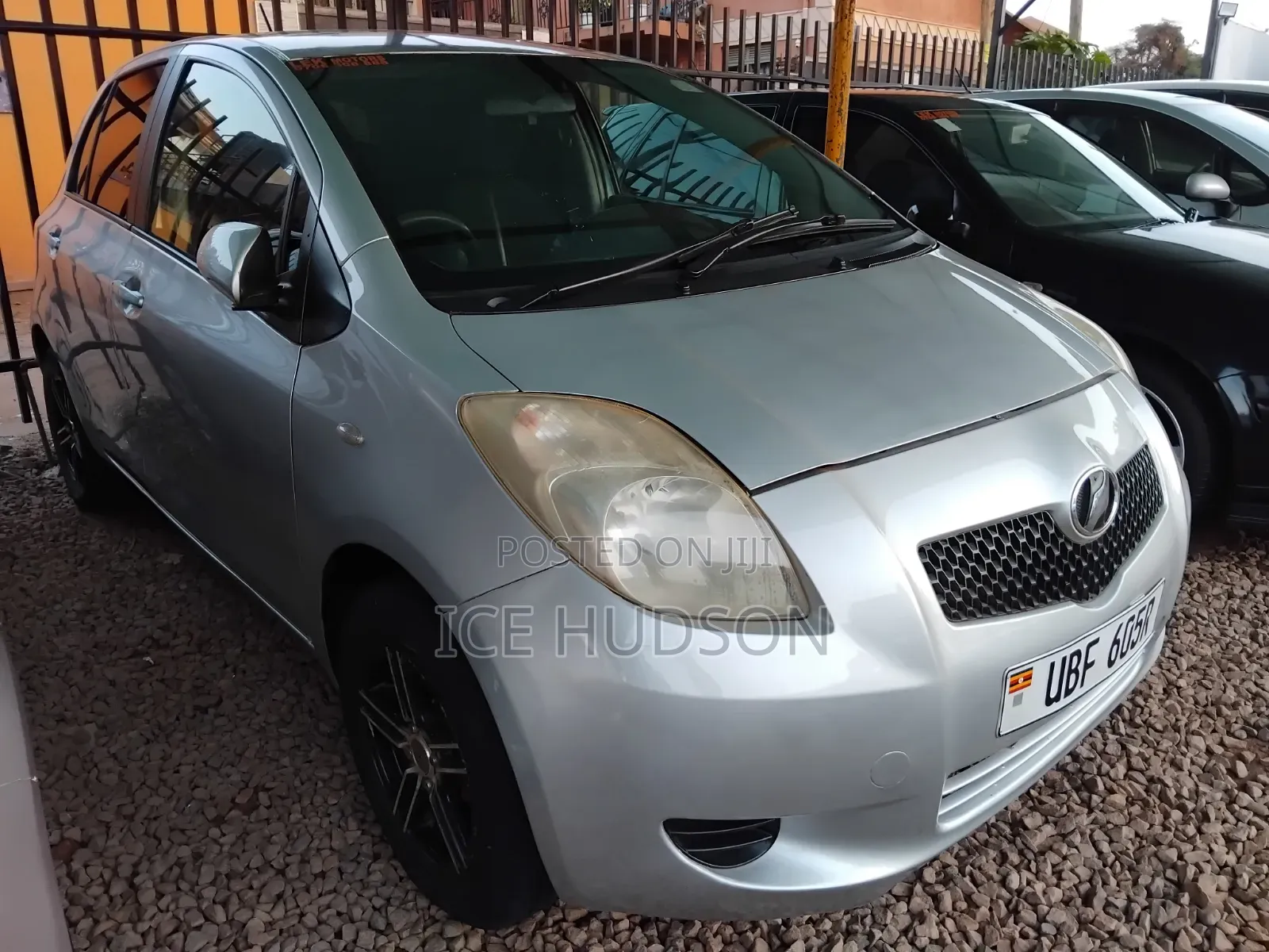 Toyota Vitz 2010 Silver