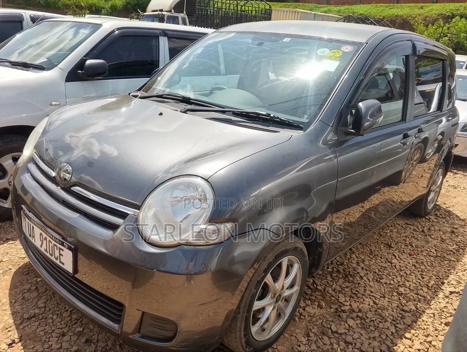 Toyota Sienta 2010 Gray