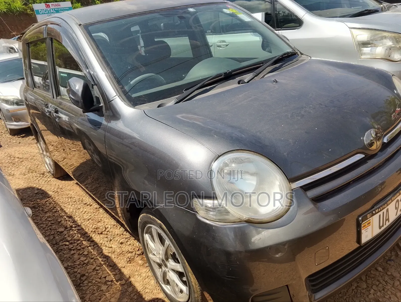 Toyota Sienta 2010 Gray