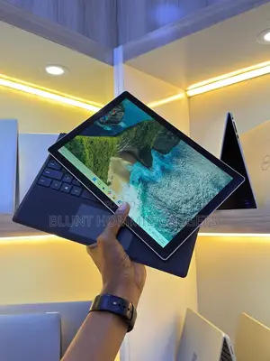 Laptop Microsoft Surface Pro 5 8GB Intel Core i7 HDD+SSD 256GB